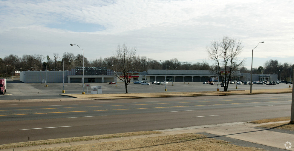 3250-3278 Austin Peay Hwy, Memphis, TN à louer - Photo du bâtiment - Image 2 de 6