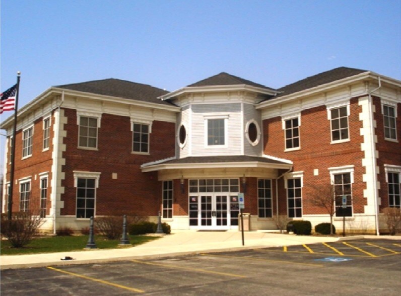 480 Center St, Grayslake, IL à louer - Photo du bâtiment - Image 1 de 16