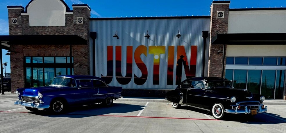 302 Justin Ln, Justin, TX for sale - Building Photo - Image 3 of 9