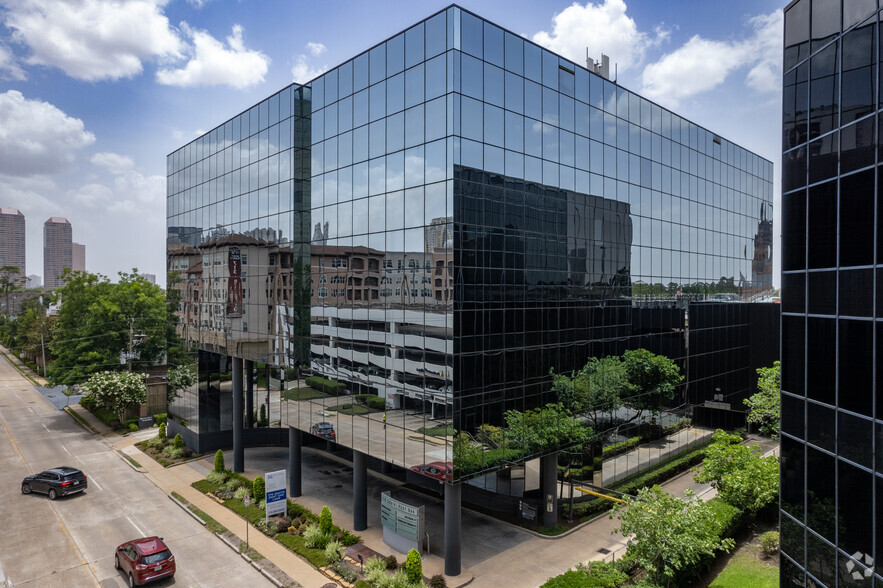 770 S Post Oak Ln, Houston, TX à louer - Photo du bâtiment - Image 1 de 17