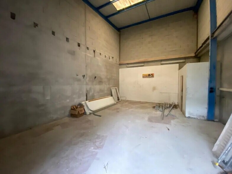 Local d'activités dans Saint-Genis-Laval à vendre - Photo intérieure - Image 2 de 3