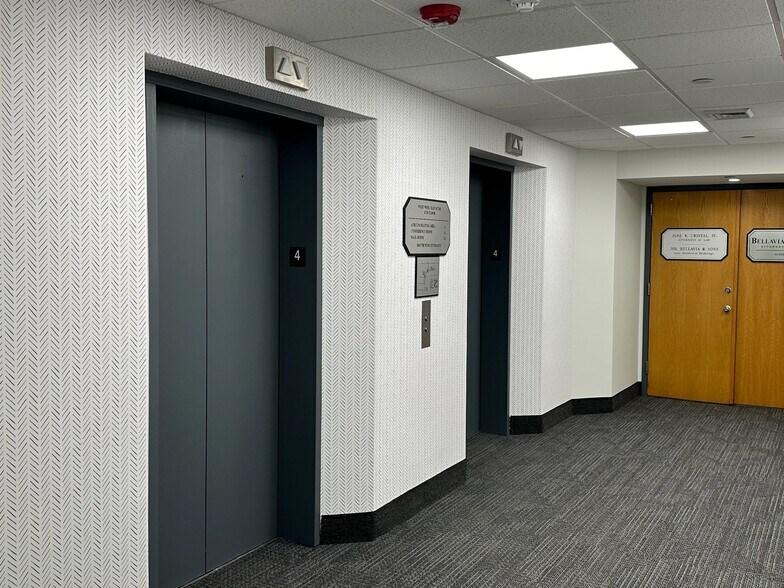 200 Old Country Rd, Mineola, NY à louer - Photo intérieure - Image 3 de 12