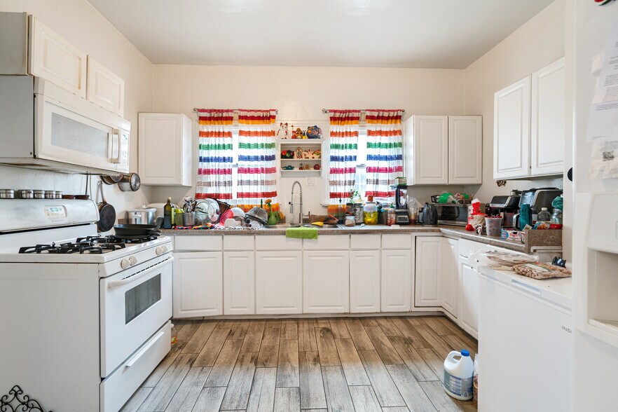 1309 N Edgemont St, Los Angeles, CA à vendre - Photo intérieure - Image 3 de 14