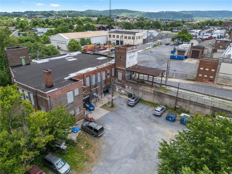 365 W Whitehall St, Allentown, PA à vendre - Photo du bâtiment - Image 1 de 14