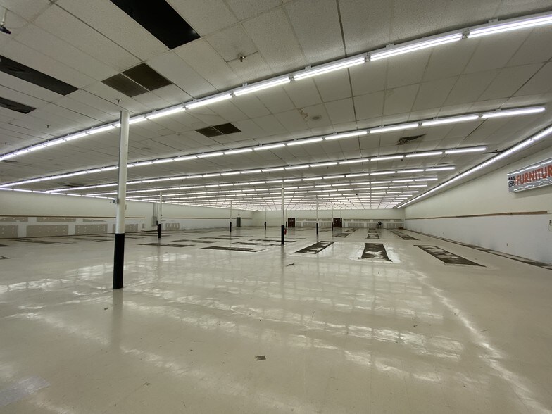 1731-1785 N Roberts Ave, Lumberton, NC à louer - Photo intérieure - Image 3 de 11