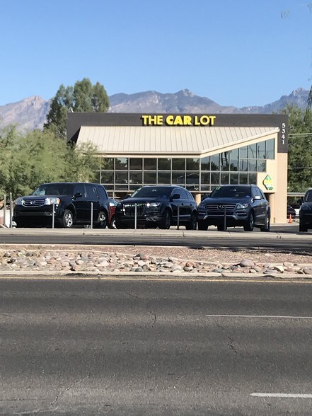 5341 E Speedway Blvd, Tucson, AZ à vendre - Photo du bâtiment - Image 2 de 3