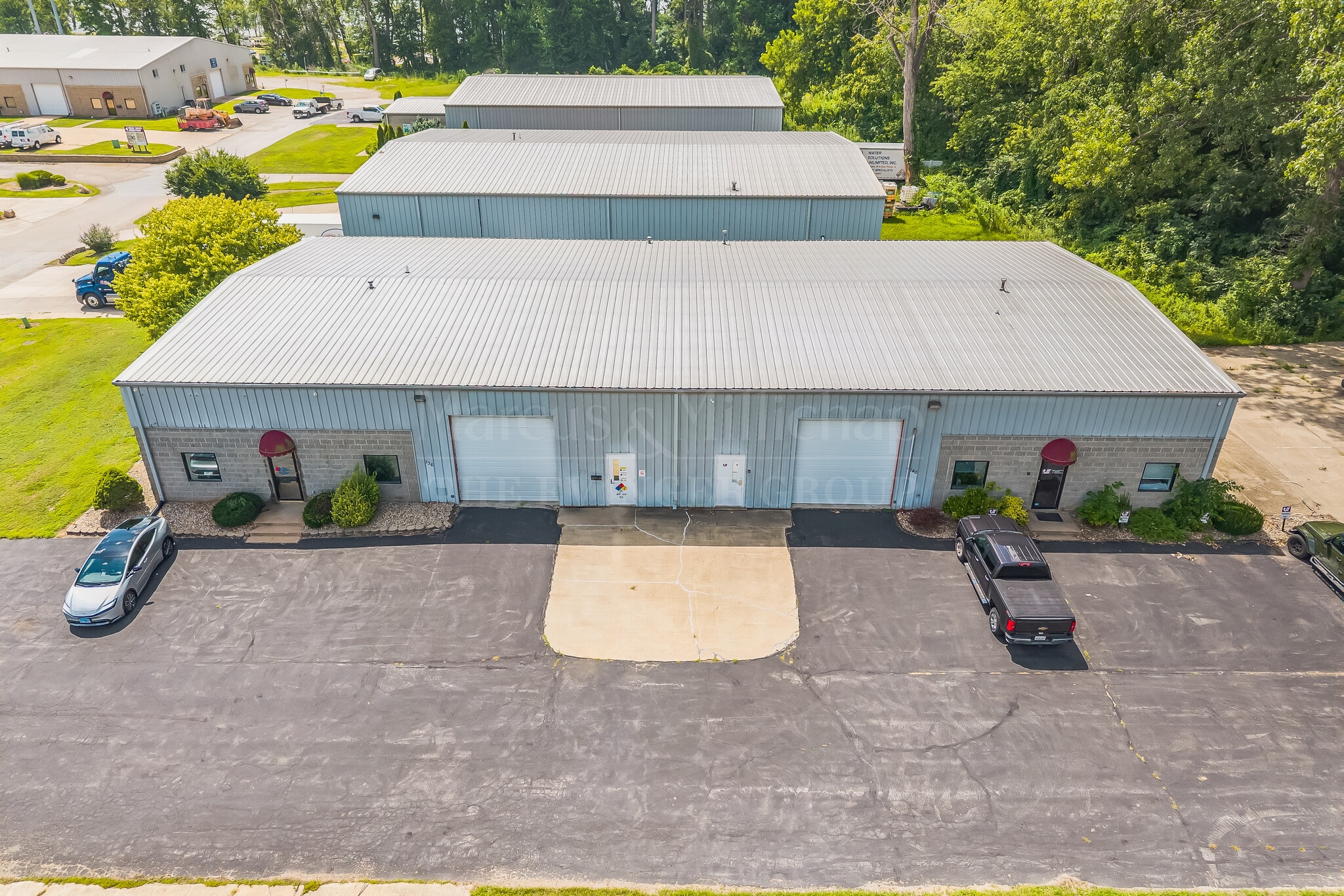 136 Thunderbird Ln, East Peoria, IL for sale Primary Photo- Image 1 of 2