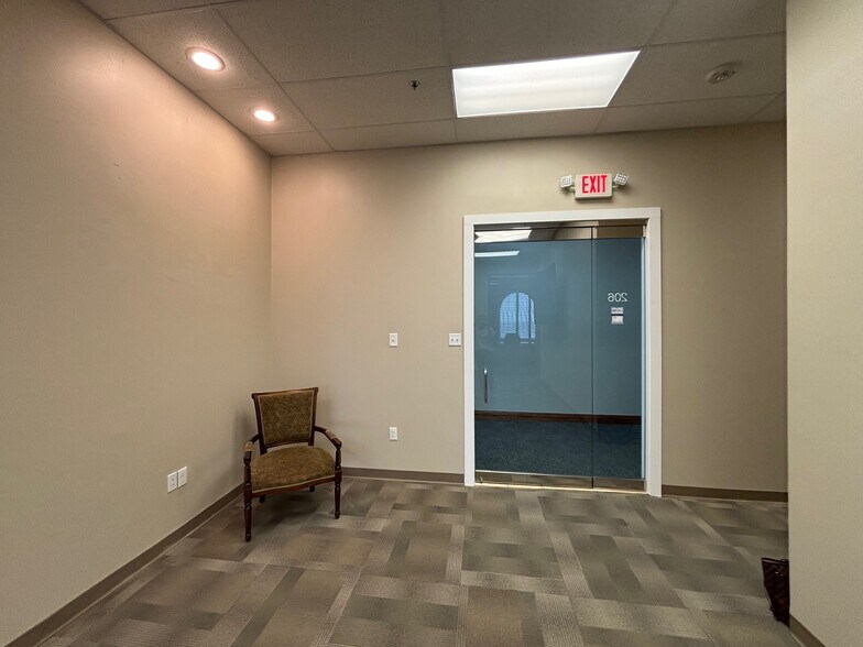 7709 San Jacinto Pl, Plano, TX à louer - Photo du bâtiment - Image 3 de 23