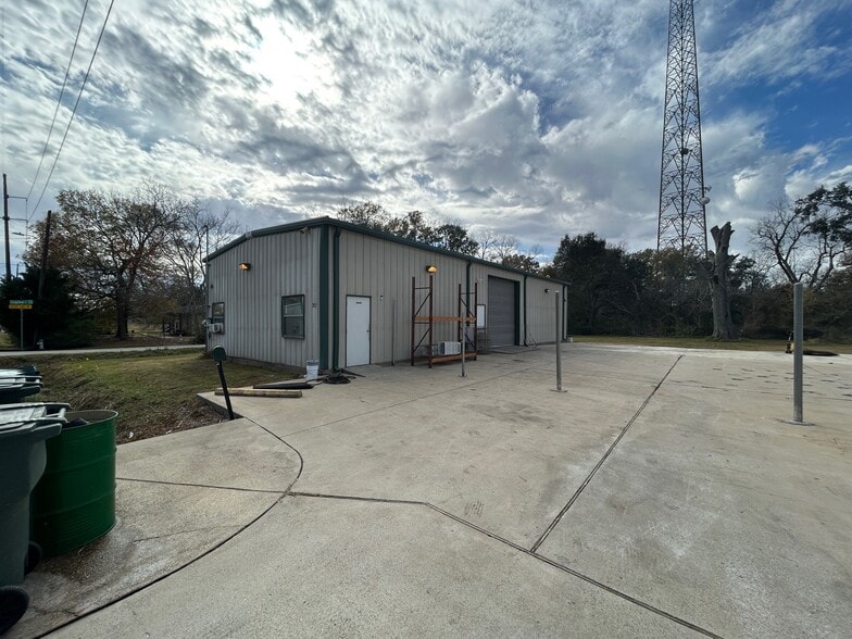 51 13th st, Beaumont, TX for lease - Building Photo - Image 3 of 6