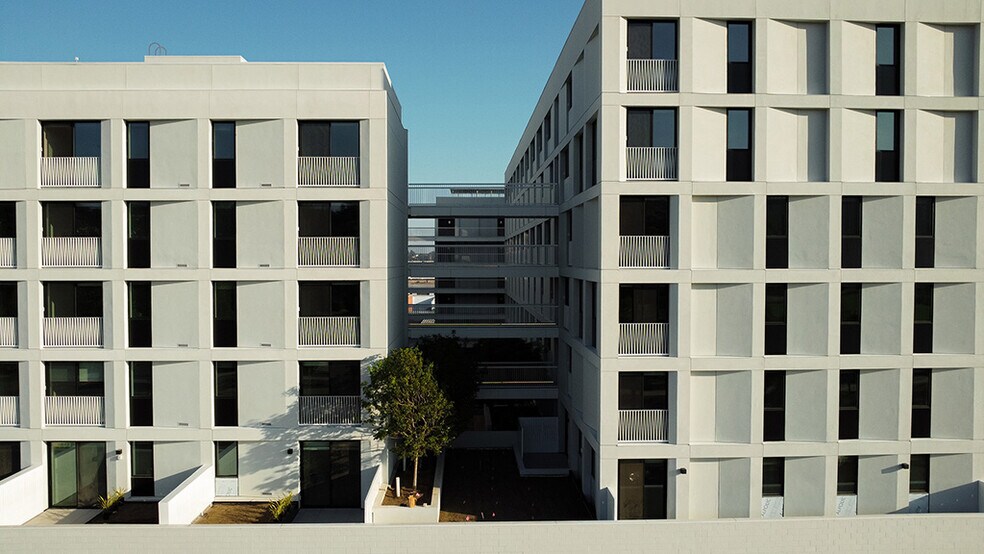 200 Mesnager St, Los Angeles, CA à louer - Photo du bâtiment - Image 2 de 18