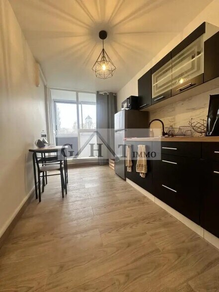 Office in Créteil for lease - Interior Photo - Image 1 of 4