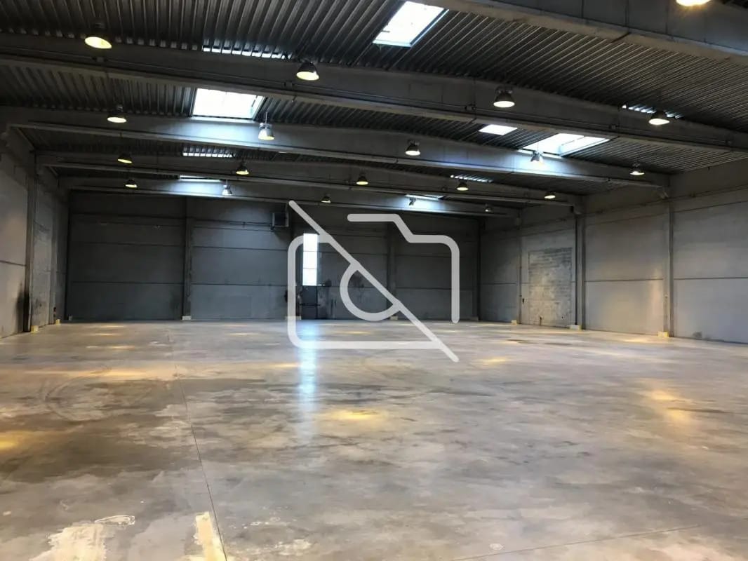 Industrial in Chilly-Mazarin for lease Interior Photo- Image 1 of 9
