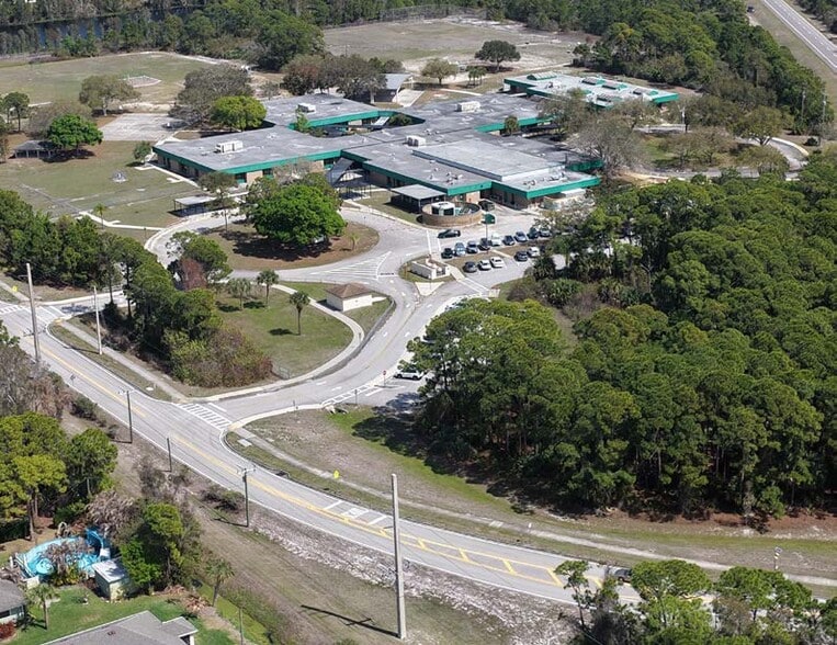 400 Sebastian Blvd, Sebastian, FL for sale - Building Photo - Image 3 of 4