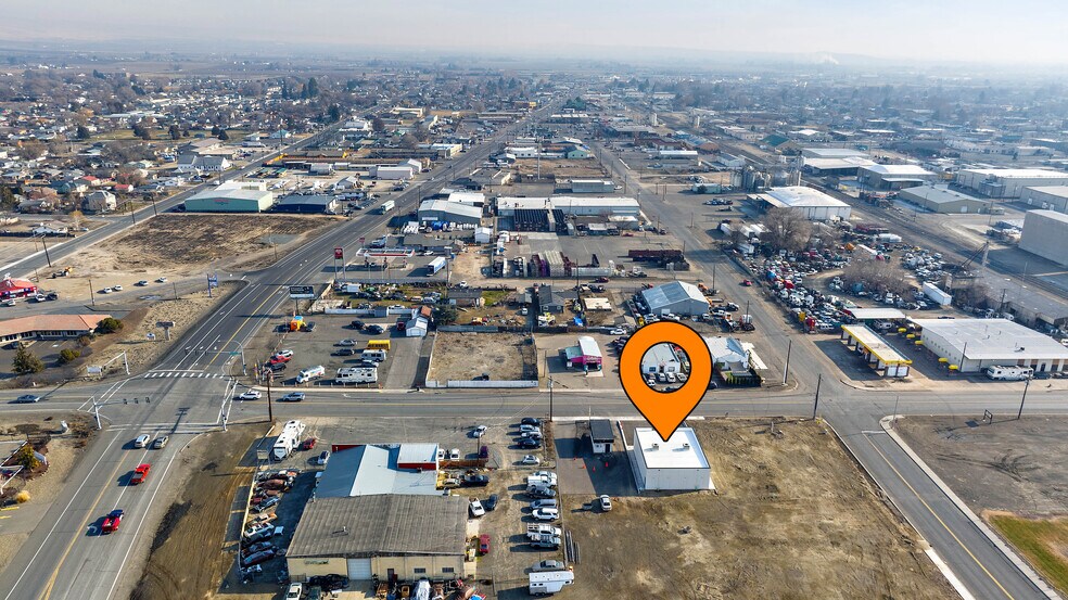 209 1st, Sunnyside, WA à vendre - Photo du bâtiment - Image 3 de 15