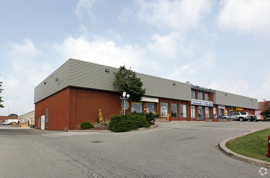 5456 Tomken Rd, Mississauga, ON à louer - Photo du bâtiment - Image 2 de 9