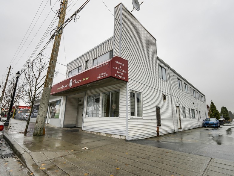 909-915 Twelfth St, New Westminster, BC à vendre - Photo du bâtiment - Image 2 de 17