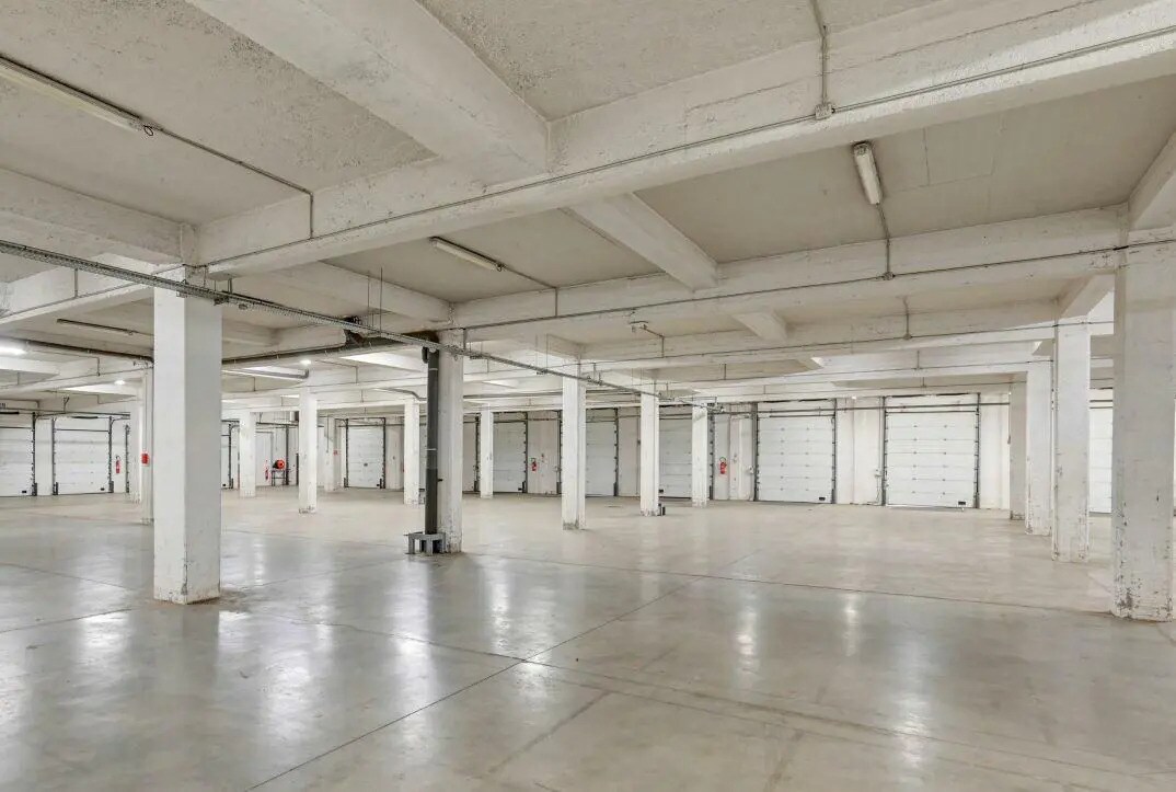 Flex in Saint-Denis for lease Interior Photo- Image 1 of 5