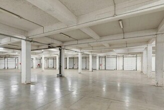 Flex in Saint-Denis for lease Interior Photo- Image 1 of 5