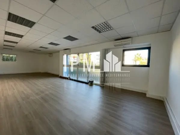 Office in Marseille for lease - Building Photo - Image 3 of 4