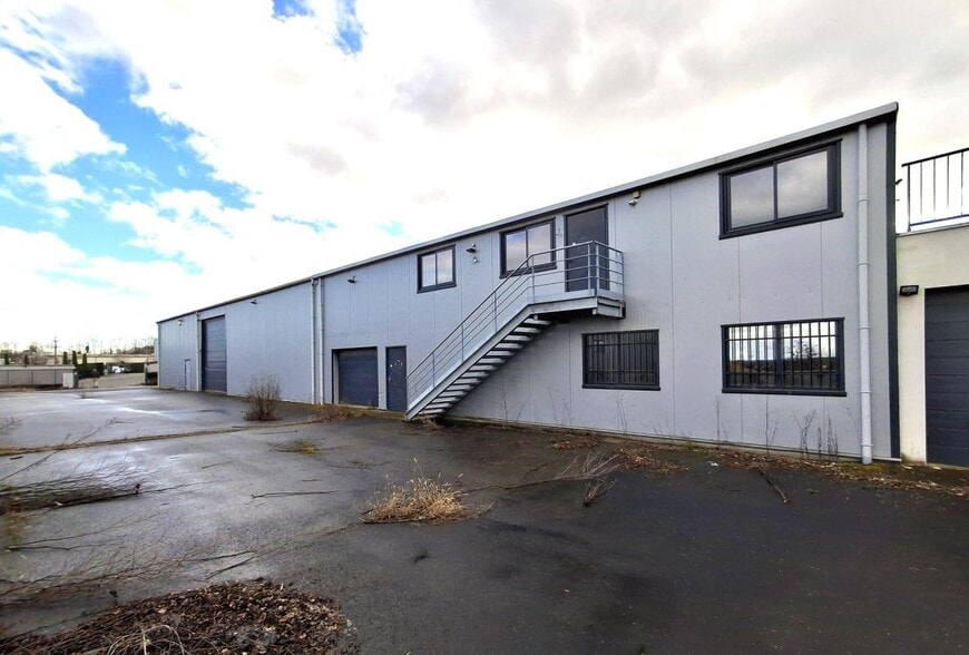 Flex in Fareins for sale - Building Photo - Image 1 of 7