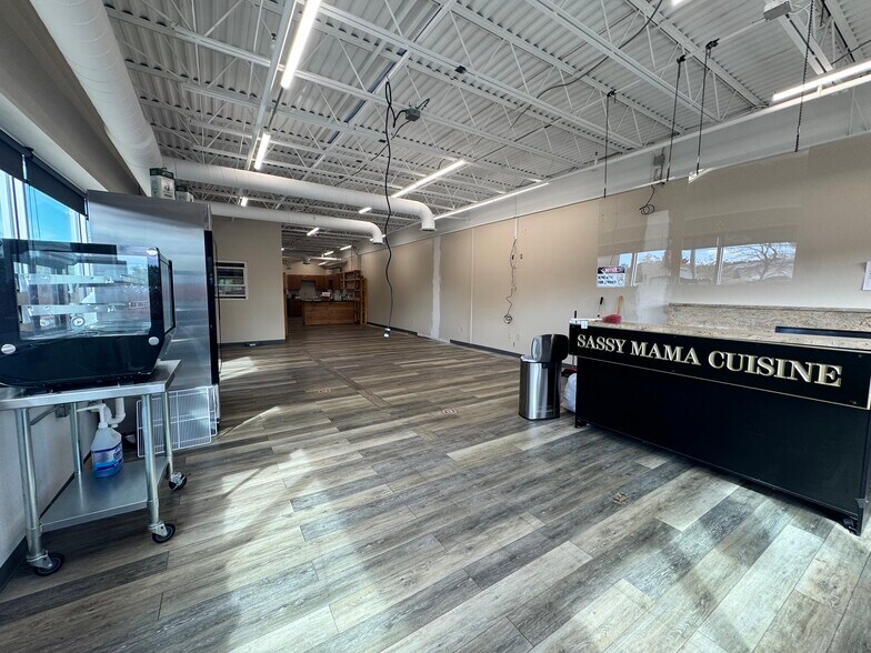 132 Mendon Rd, Cumberland, RI à louer - Photo du bâtiment - Image 2 de 17