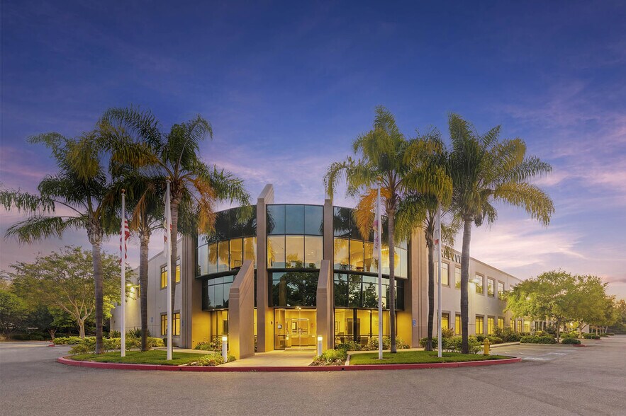 2400 Boswell Rd, Chula Vista, CA à vendre - Photo du bâtiment - Image 1 de 17