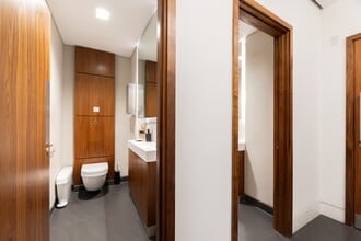 21-35 Wellington St, London for lease Interior Photo- Image 2 of 6