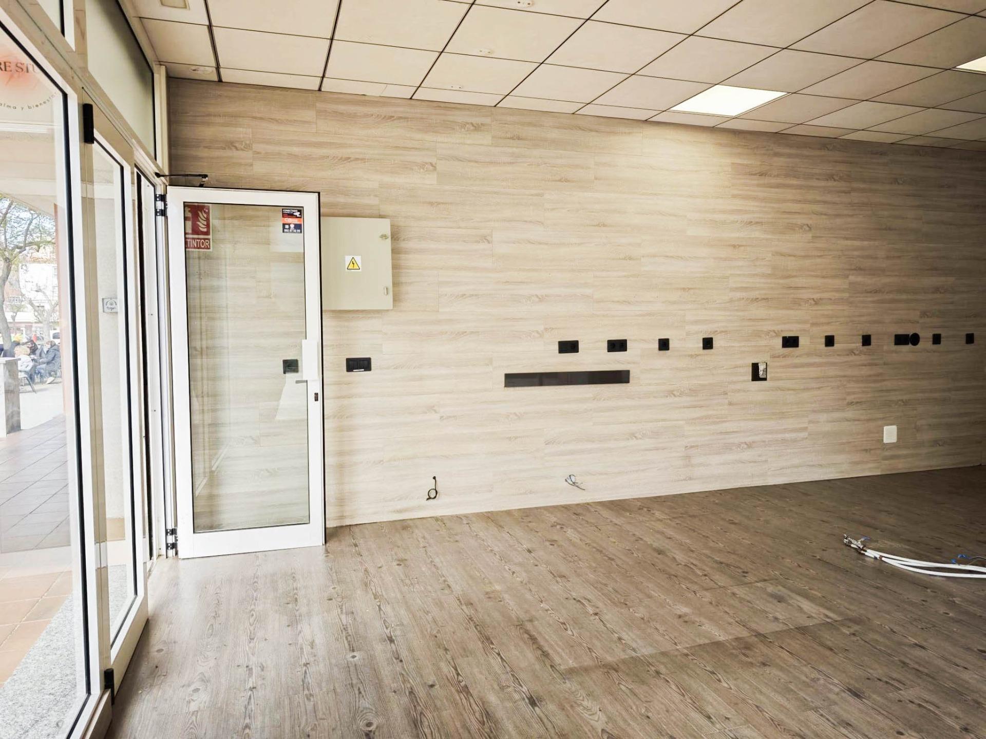 Retail in Olesa de Montserrat, Barcelona for lease Interior Photo- Image 1 of 17