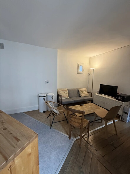 Rue Geoffroy-Marie, Paris for lease - Building Photo - Image 3 of 9
