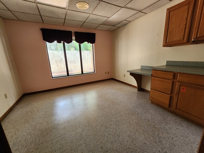 5327 Commercial Way, Spring Hill, FL à vendre - Photo intérieure - Image 3 de 10
