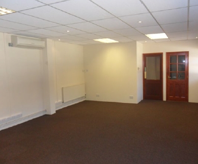 Sandawes Hl, East Grinstead for lease - Interior Photo - Image 2 of 3