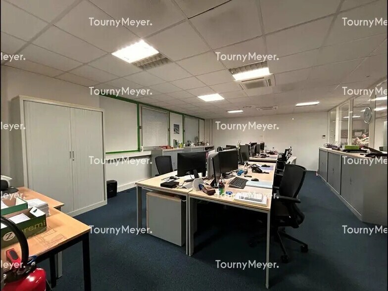 Office in Labège for lease - Interior Photo - Image 2 of 9