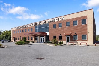 67 Lakeview Dr, Paducah, KY for lease Interior Photo- Image 1 of 47