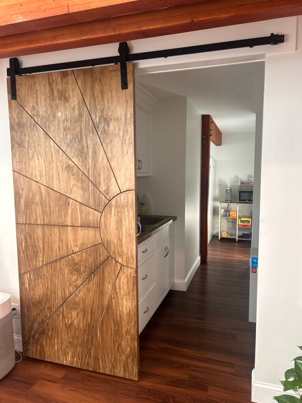 1049 Main St, West Barnstable, MA à louer - Photo intérieure - Image 3 de 5