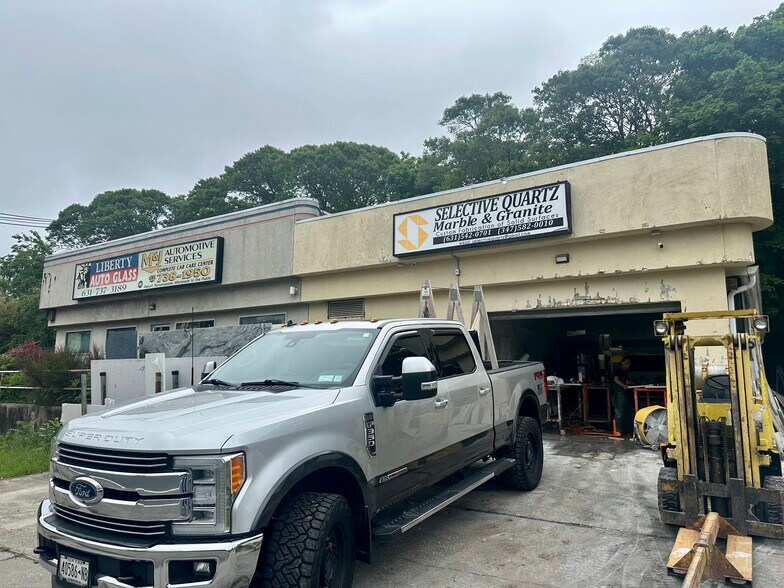 87 Ronkonkoma Ave, Ronkonkoma, NY à vendre - Photo du bâtiment - Image 2 de 12