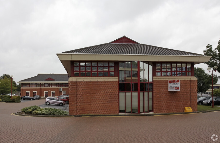 2 Woodbrook Cres, Billericay for lease - Primary Photo - Image 1 of 2