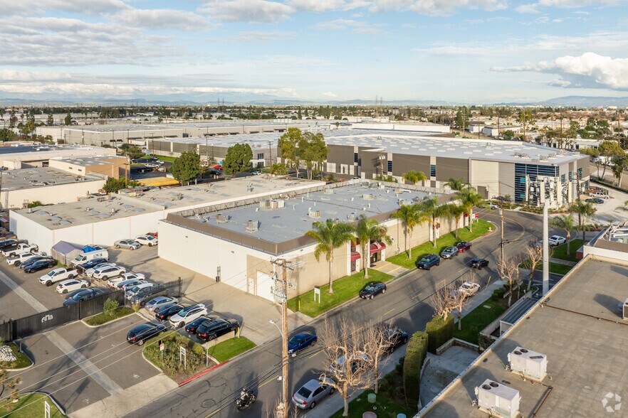 12833 Monarch Ave, Garden Grove, CA à vendre - Aérien - Image 2 de 4