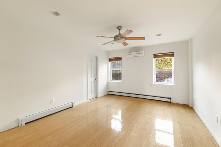 19 Carroll St, Brooklyn, NY for sale - Building Photo - Image 3 of 8