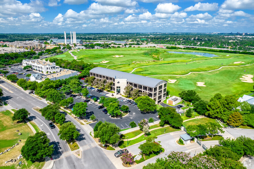 153 Treeline Park, San Antonio, TX à louer - A rien - Image 3 de 4