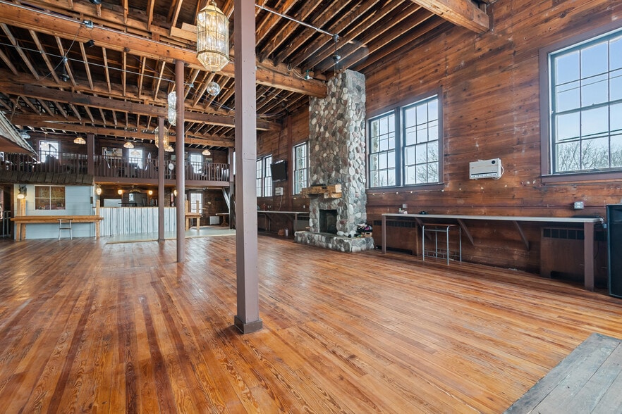 105 N Broadway St, Cassopolis, MI à vendre - Photo intérieure - Image 3 de 7