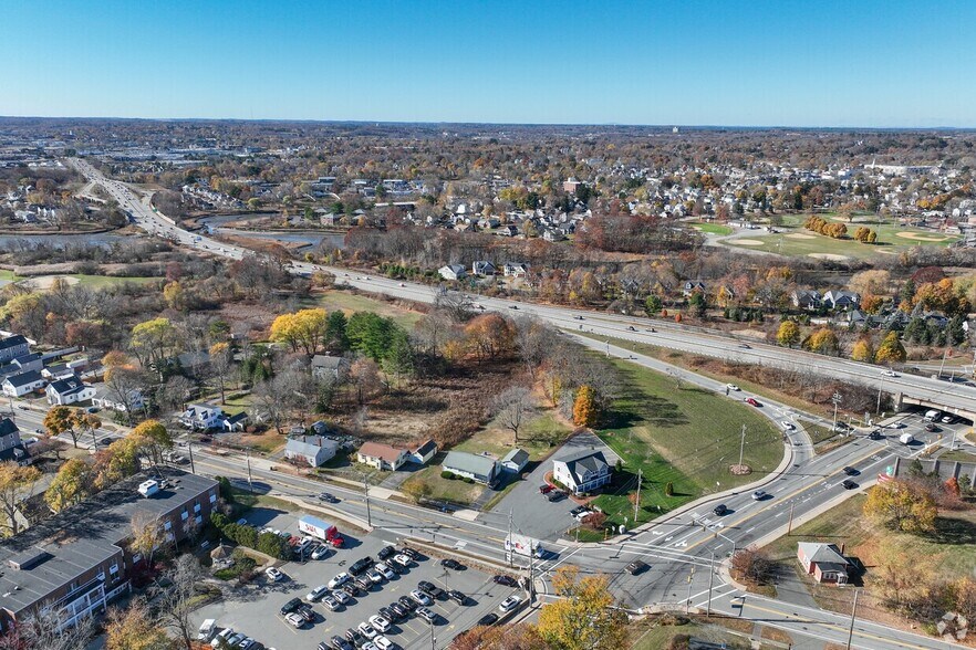 55 Liberty St, Danvers, MA à louer - Photo du bâtiment - Image 3 de 17