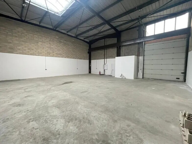 Flex dans Le Thillay à louer - Photo du bâtiment - Image 3 de 17