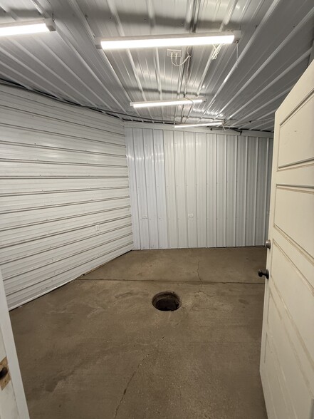 8325-8327 Belding Rd NE, Rockford, MI for lease - Building Photo - Image 2 of 3
