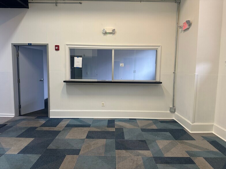 5534-5546 Pulaski Ave, Philadelphia, PA à louer - Photo intérieure - Image 3 de 7