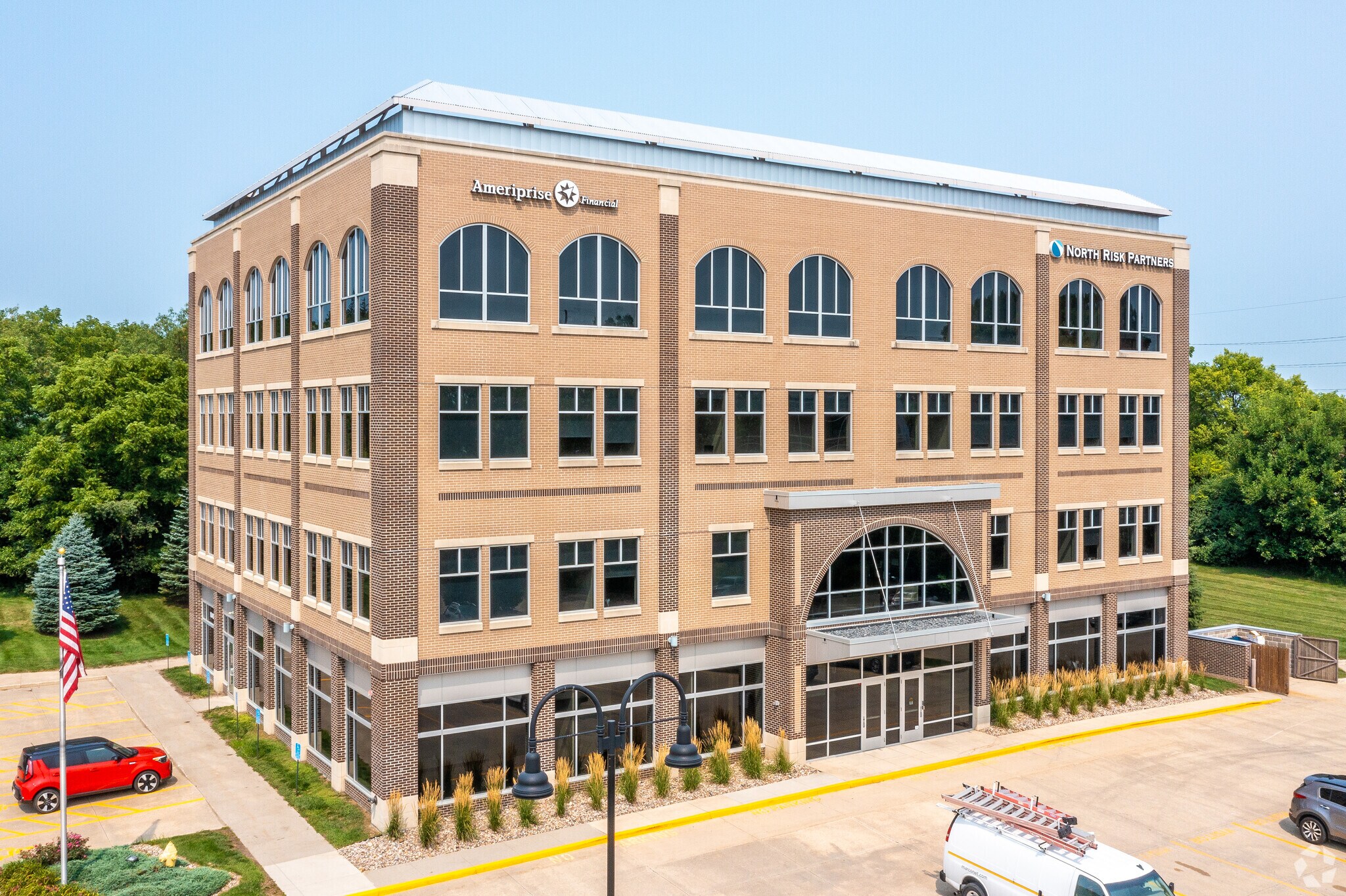 1045 76th St, West Des Moines, IA for lease Primary Photo- Image 1 of 15