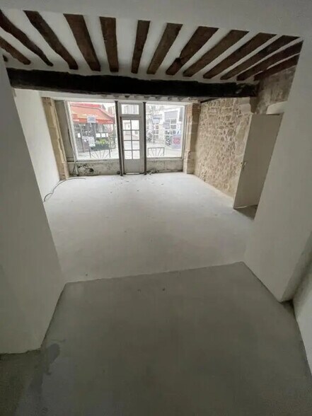 Commerce de détail dans Rueil-Malmaison à louer - Photo intérieure - Image 3 de 11