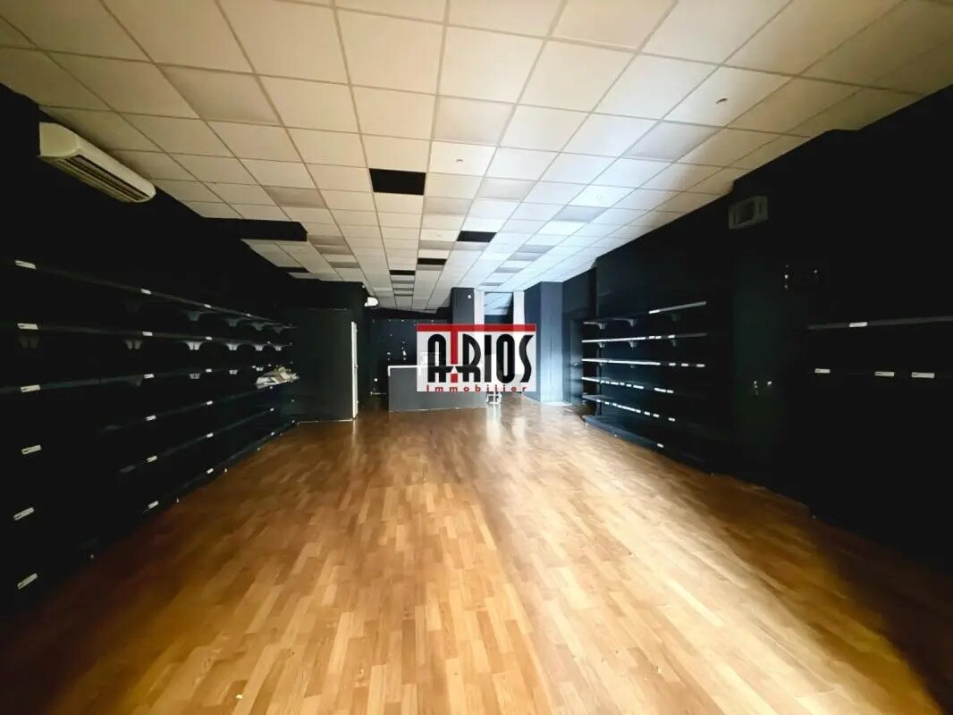 Retail in Hyères for lease Interior Photo- Image 1 of 2