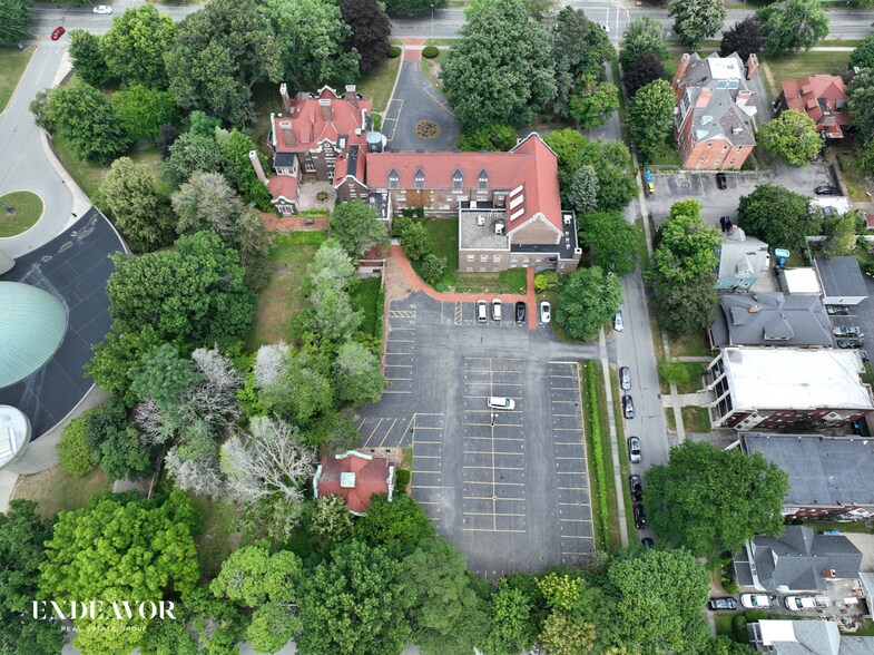 693 East Ave, Rochester, NY à louer - Photo du bâtiment - Image 3 de 4