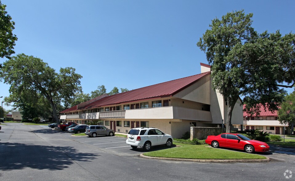 7340 Plantation Rd, Pensacola, FL à vendre - Photo du bâtiment - Image 3 de 15