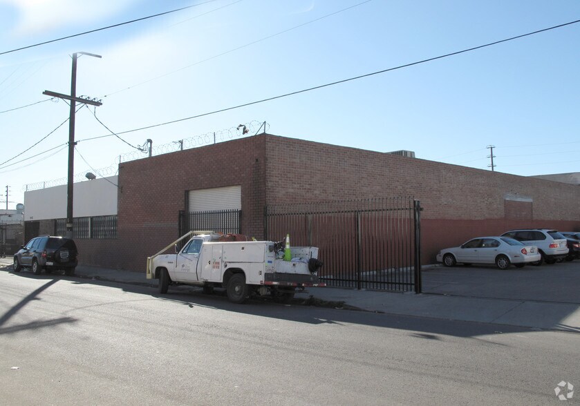 1540 E 25th St, Los Angeles, CA à vendre - Photo du bâtiment - Image 2 de 5